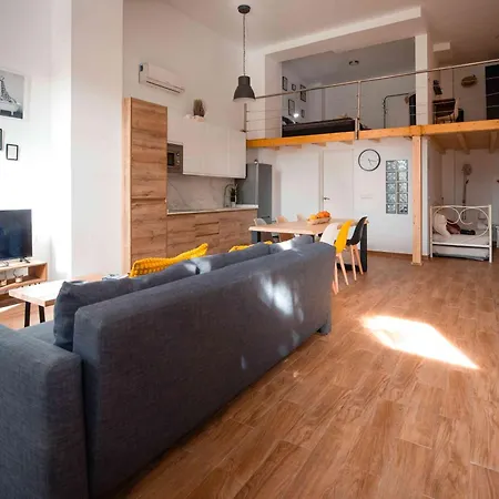 Letsmalaga - Duplex En El Centro Con Jacuzzi Малага